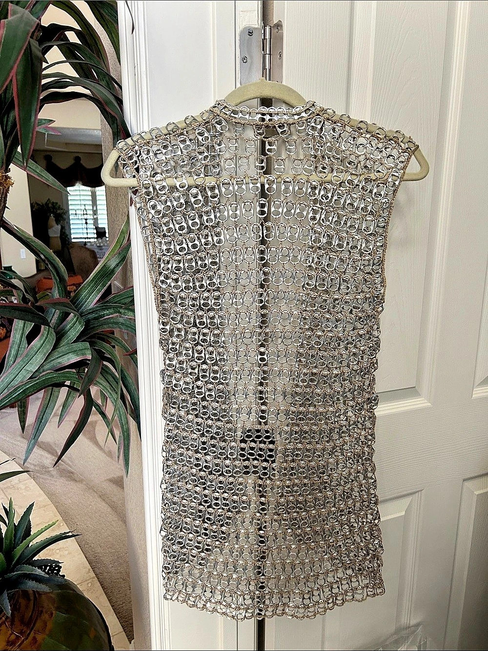 WALLESKA Chain Link Vest in Silver pop tabs crocheted Like New